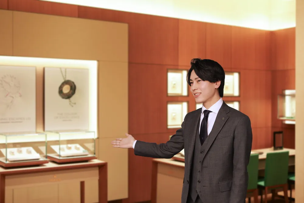 商品を扱う様子